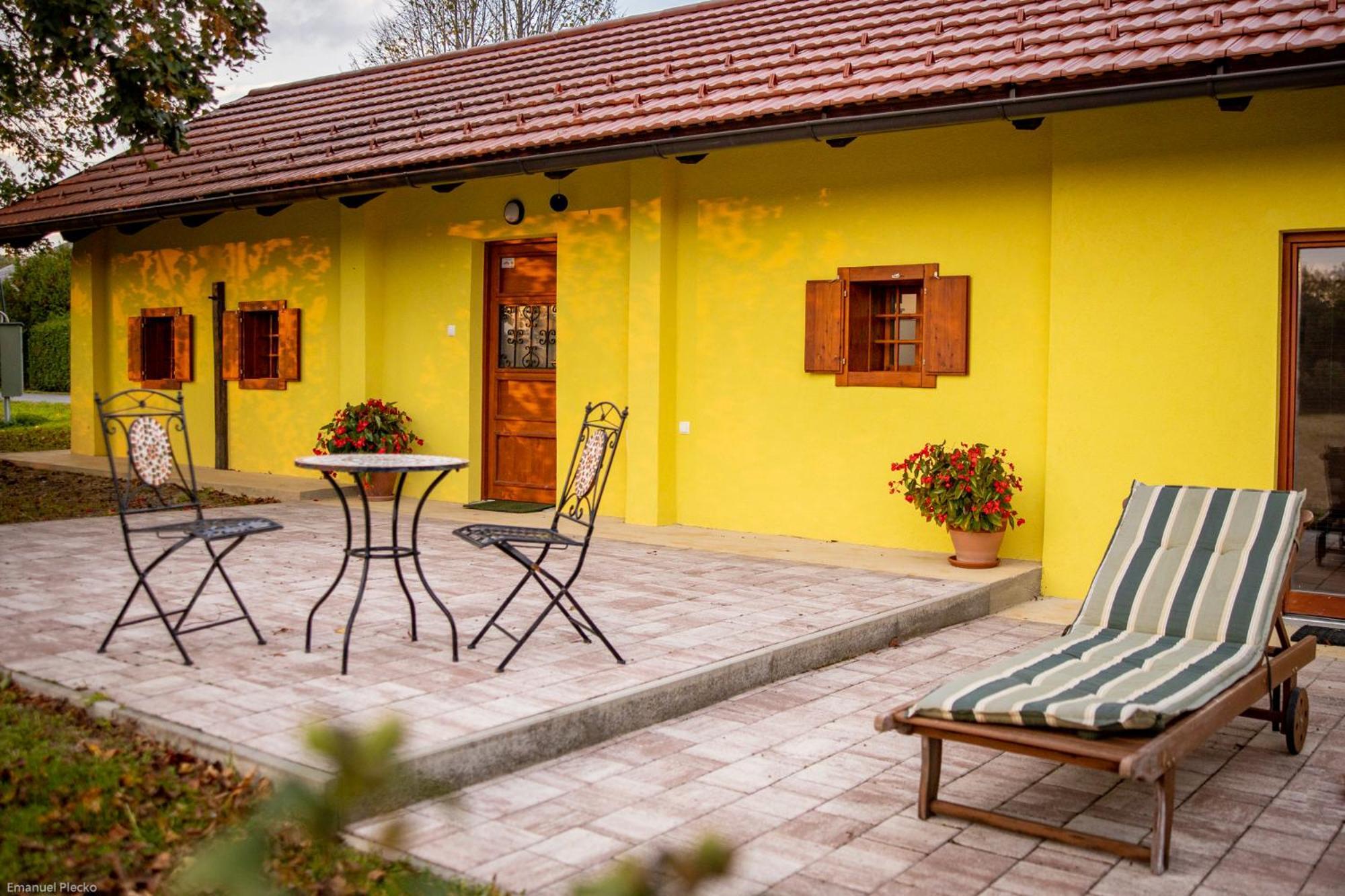 Hostel Strug Makole Exterior photo