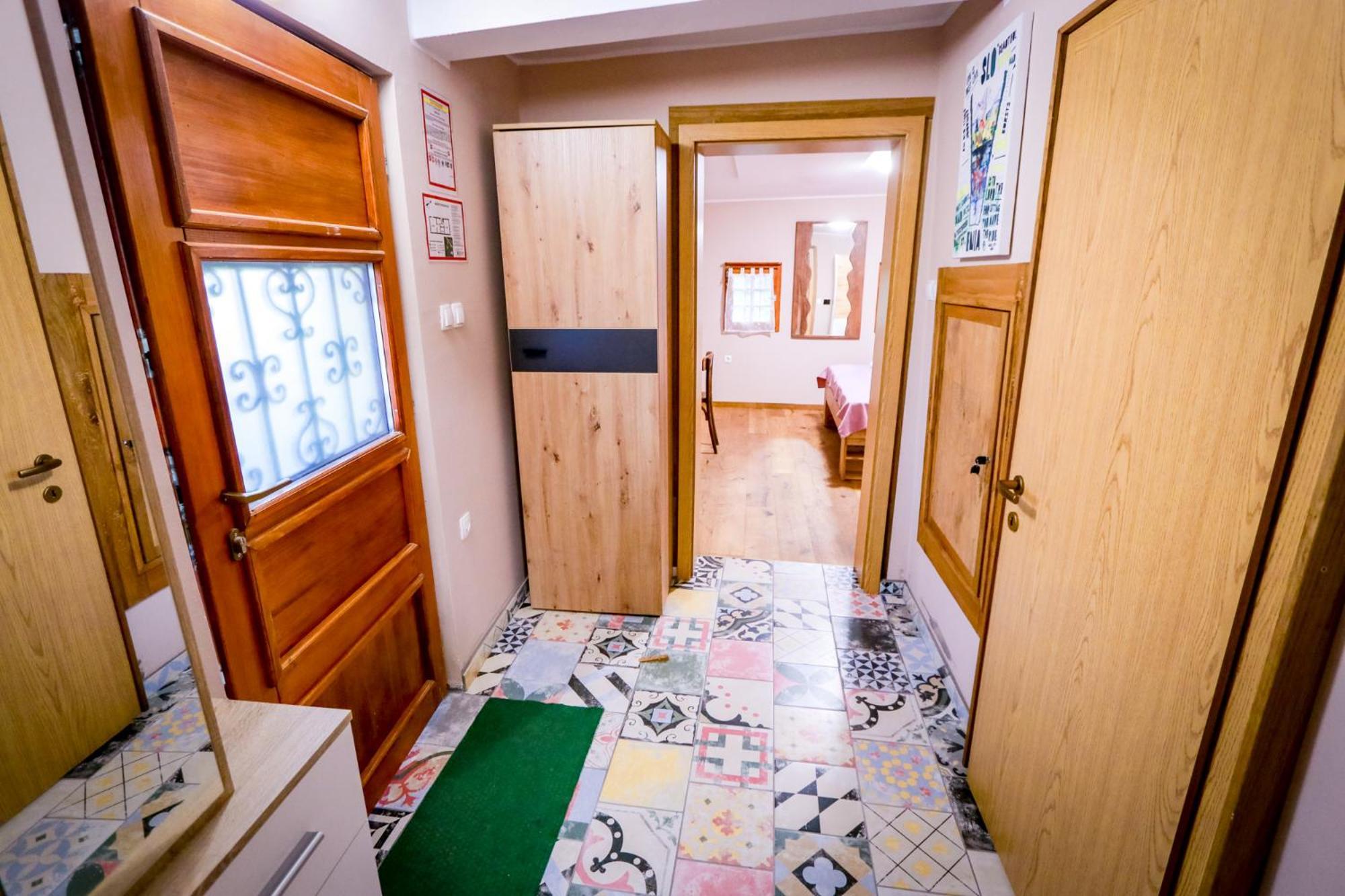 Hostel Strug Makole Exterior photo